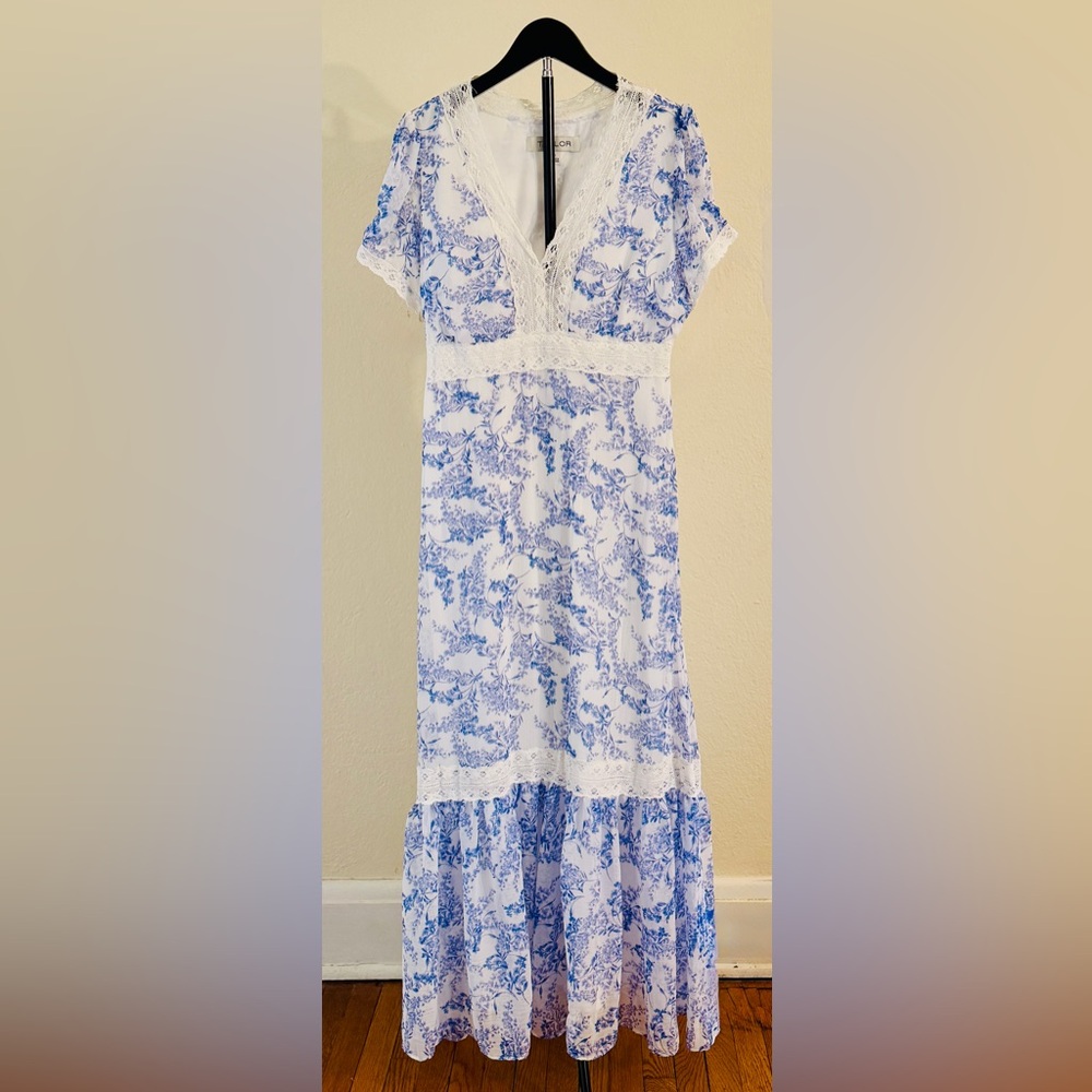 Taylor Women’s Blue & White Floral Tiered V‑Neck Fit & Flare Maxi Dress – Size 8 - Picture 4 of 14